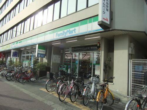 カルムドアビタシオン コンビ二：ﾌｧﾐﾘｰﾏｰﾄ 北加賀屋店　756m