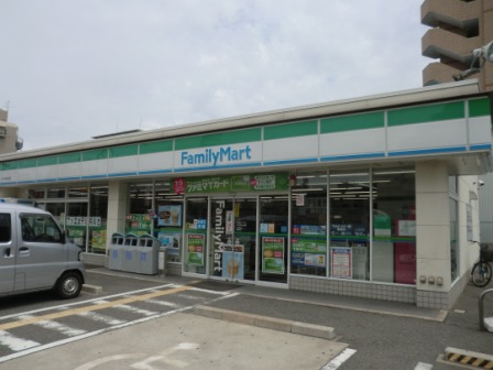 エスタリオコート コンビ二：ﾌｧﾐﾘｰﾏｰﾄ MYS新北島店　152m