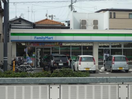 YS maison CAMELIA コンビ二：ﾌｧﾐﾘｰﾏｰﾄ 浜口西１丁目店　618m