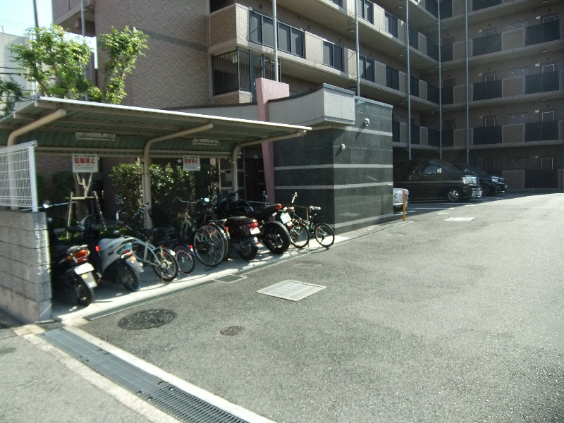 ラフィーネ北島 ラフィーネ北島　バイク置き場1.jpg