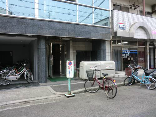 三研BLD.ロイヤル本館 ロイヤル本館　エントランス1_500.jpg
